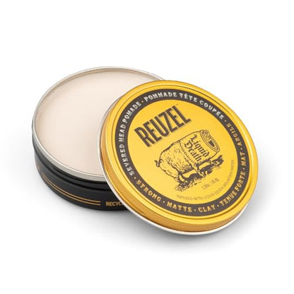 Pomada REUZEL y Liquid Death Severed Head Matte Clay, Fijación Fuerte Todo el Día, Acabado Mate, Fácil de Lavar, Para Todo Tipo de Cabello, 3.38 oz - imagen 1